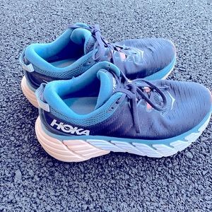 Womens HOKA size 8.5 D shoes